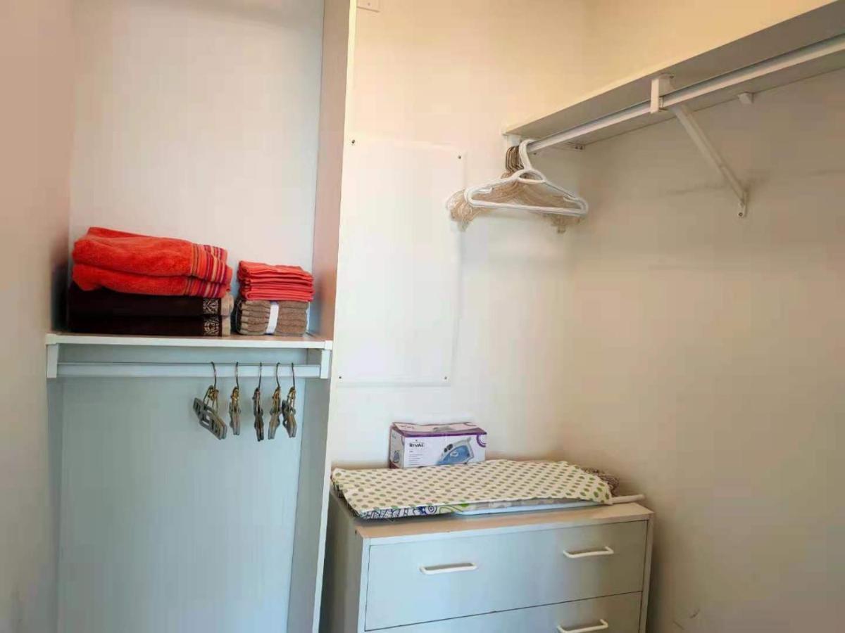 ויקטוריה Waterfalls Hotel - Suite In Falls Downtown With Pool מראה חיצוני תמונה