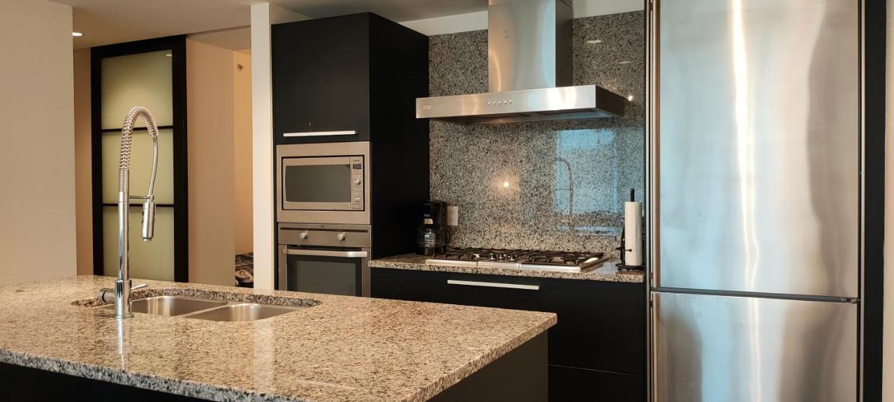 ויקטוריה Waterfalls Hotel - Suite In Falls Downtown With Pool מראה חיצוני תמונה